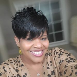 Meet your Posher, Angie